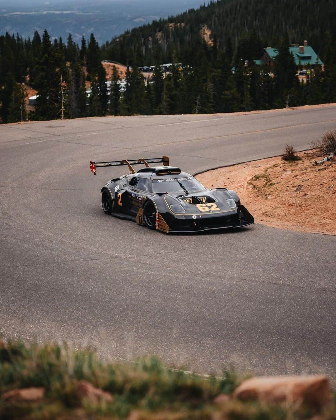 ジェンソン・バトンさんのインスタグラム写真 - (ジェンソン・バトンInstagram)「Did someone say wallpaper!? Wow these shots are epic of @tannerfoust in our @radfordmotors Type62-2 pikes peak edition.   Good luck to Tanner as he takes on the challenge of THE mountain tomorrow, have fun, enjoy and be safe 💪🏽🙏🏽 @pikespeakhillclimb  📸 credit @mobil1racing」6月25日 6時15分 - jensonbutton