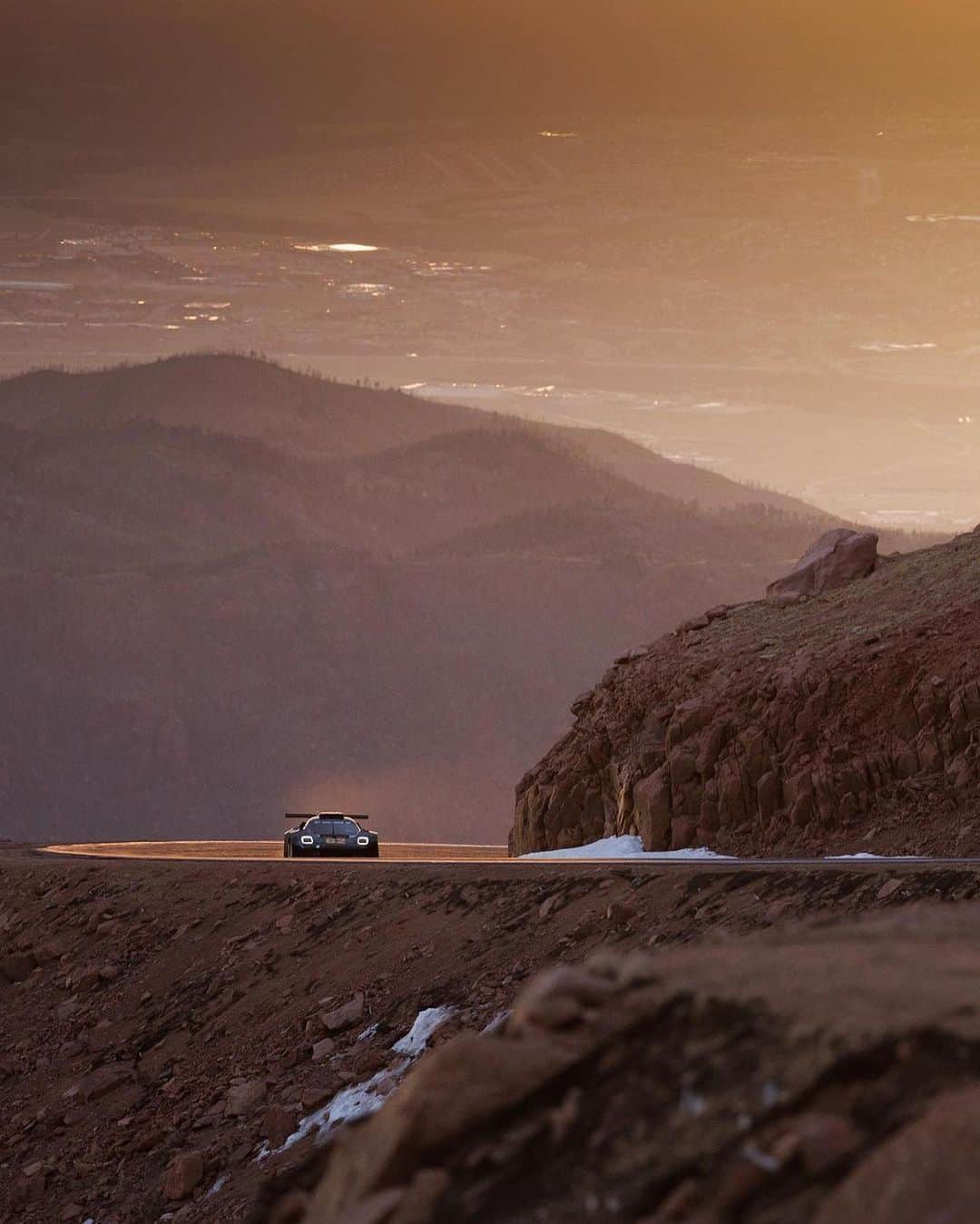 のインスタグラム：「Did someone say wallpaper!? Wow these shots are epic of @tannerfoust in our @radfordmotors Type62-2 pikes peak edition.   Good luck to Tanner as he takes on the challenge of THE mountain tomorrow, have fun, enjoy and be safe 💪🏽🙏🏽 @pikespeakhillclimb  📸 credit @mobil1racing」