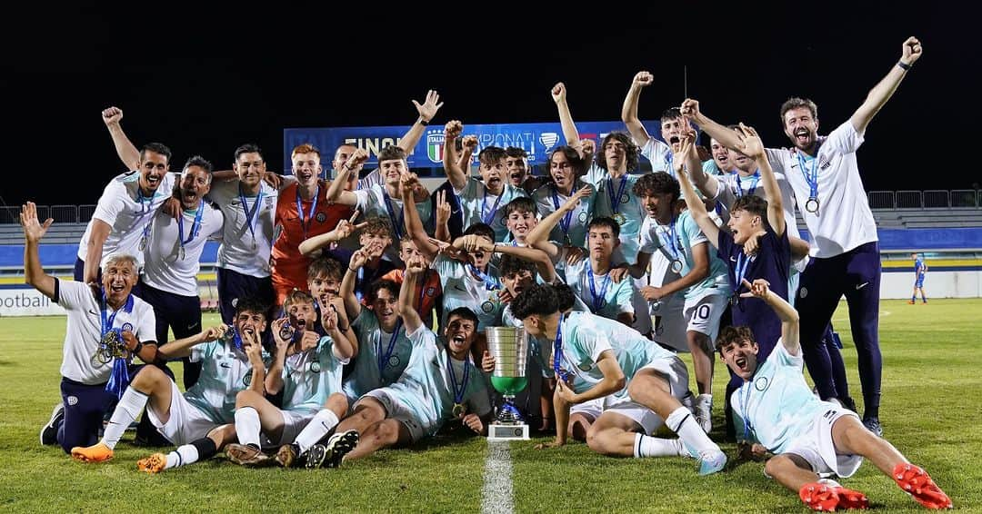 インテルナツィオナーレ・ミラノさんのインスタグラム写真 - (インテルナツィオナーレ・ミラノInstagram)「Our U15s are champions 🏆🖤💙 Well done, lads👏  #ForzaInter #InterYouth #Football #Inter #EmpoliInter」6月25日 6時19分 - inter