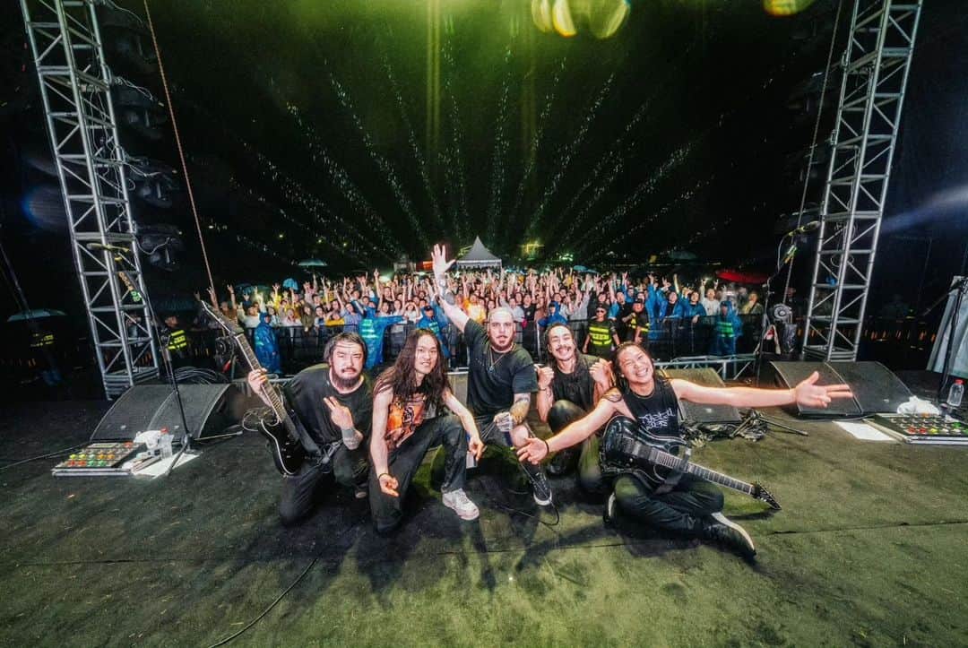 Crystal Lakeのインスタグラム：「Wet & Wild in China 2023  @eastseafestvial_official ありがとうございます🙏💪💋 📷: @seijiro243 #CrystalLake . . . NEW Songs & Music Videos Denial // Rebirth - OUT NOW!」
