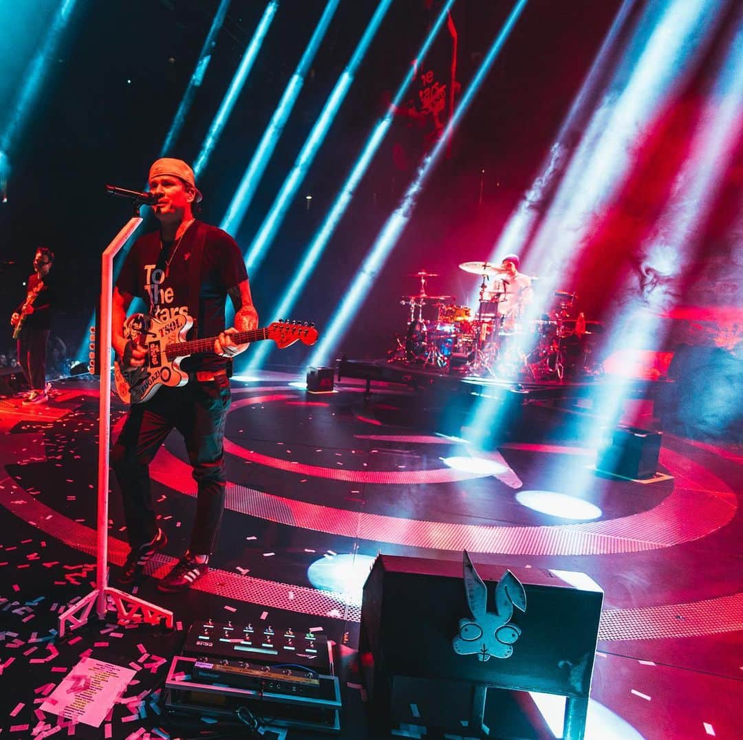 のインスタグラム：「@blink182 #sacramento」