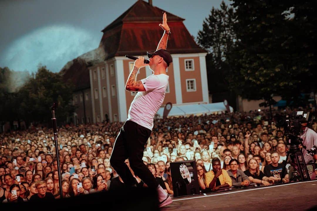 OneRepublicのインスタグラム：「Ulm Germany. Magical day today. This place was amazing. This crowd was amazing. 🙏🏻」