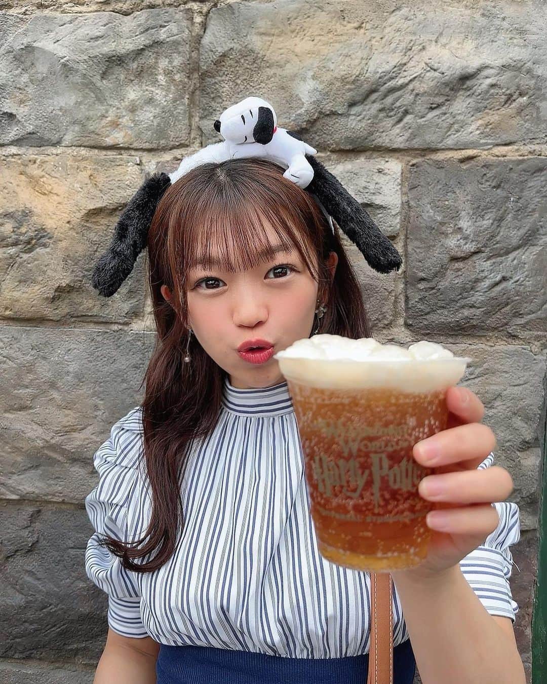岡村茉奈さんのインスタグラム写真 - (岡村茉奈Instagram)「.  実はハリーポッター 見たことないんだよね🍺🤍  バタービール初めて飲んだけど、 美味しかった！！！(*^^*)  SHOWROOMイベントいよいよ明日最終日👶 毎日、ほんとうにありがとう🧚  #大阪 #いいね #ゆにば #ユニバ #ユニバーサルスタジオジャパン #大阪 #ハロウィン#カチューシャ #スヌーピー #ハリーポッター#バタービール #universalstudiosjapan #osaka #usjコーデ#usj#instgram」6月24日 22時37分 - mana_0906__