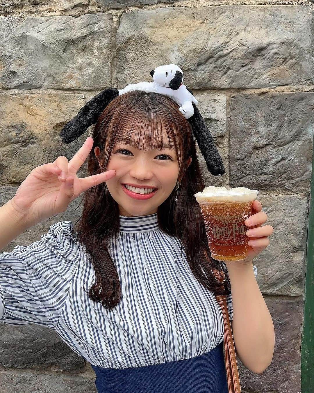 岡村茉奈さんのインスタグラム写真 - (岡村茉奈Instagram)「.  実はハリーポッター 見たことないんだよね🍺🤍  バタービール初めて飲んだけど、 美味しかった！！！(*^^*)  SHOWROOMイベントいよいよ明日最終日👶 毎日、ほんとうにありがとう🧚  #大阪 #いいね #ゆにば #ユニバ #ユニバーサルスタジオジャパン #大阪 #ハロウィン#カチューシャ #スヌーピー #ハリーポッター#バタービール #universalstudiosjapan #osaka #usjコーデ#usj#instgram」6月24日 22時37分 - mana_0906__