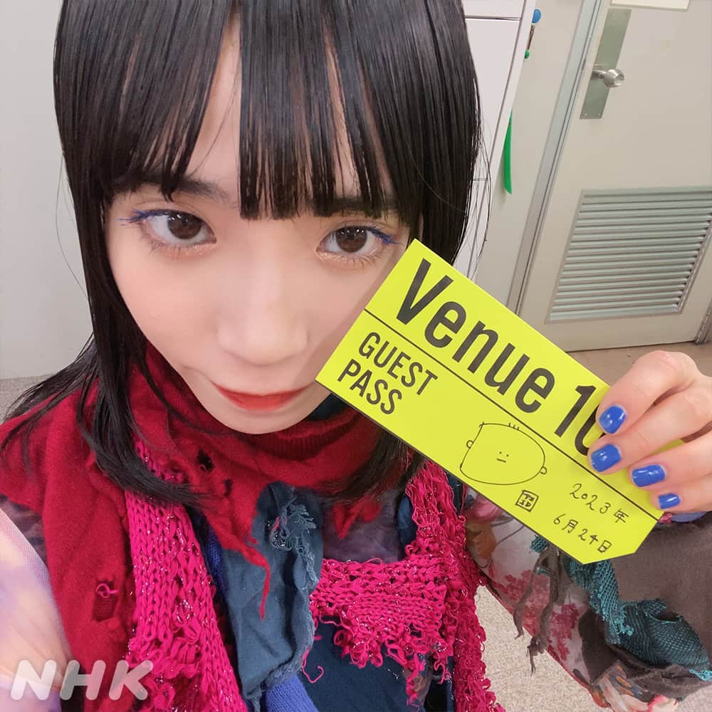 NHK「シブヤノオト」さんのインスタグラム写真 - (NHK「シブヤノオト」Instagram)「「Venue101」 このあと22時55分から 🎟️#Venue101 Presents ❤️🖤 ＃BiSH Bye-ByeリクエストShow🖤❤️  👋BiSH👋②  ゲストパスに サインをいただきました🎫🖊」6月24日 22時39分 - nhk_venue101