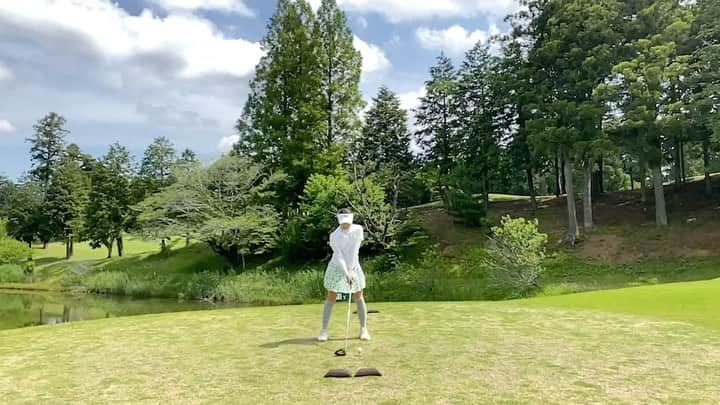 佐河ゆいのインスタグラム：「ずっと載せ忘れてた不定期開催の女子ゴルフ⛳️  この日はだいたいオーバースイングだし、なにも当たらなくて撃沈･･･笑  でもかわい子ちゃんに囲まれて鼻の下伸ばしまくりの楽しかった😆😆😆  🔴108   #ゴルフ  #ゴルフ女子  #ゴルフ初心者  #ゴルフ成長記録  #golf  #golfswing  #golflover #ゴルフ練習　#ゴルフ好きな人と繋がりたい　#ゴルフラウンド　#ゴルフ上手くなりたい#golfbabes #golflife #golfstagram #golfing」