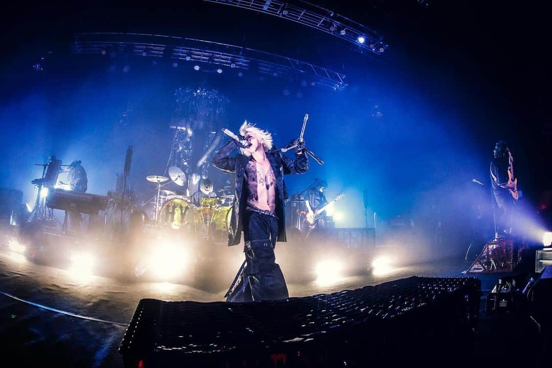 Hydeのインスタグラム：「See you again tomorrow, Yokohama!   #HYDE #HYDELIVE2023 #声出し解禁 #KTZeppYokohama」