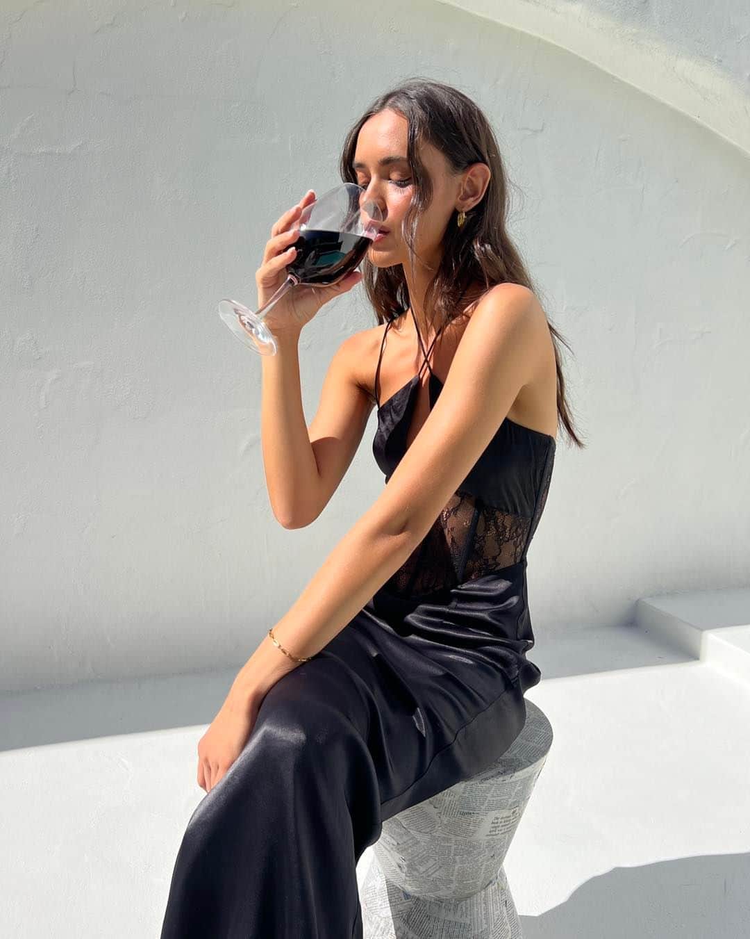 SABO SKIRTさんのインスタグラム写真 - (SABO SKIRTInstagram)「Wine night 🍷 with our Teyah Midi Dress - Black #sabo」6月24日 23時00分 - saboskirt