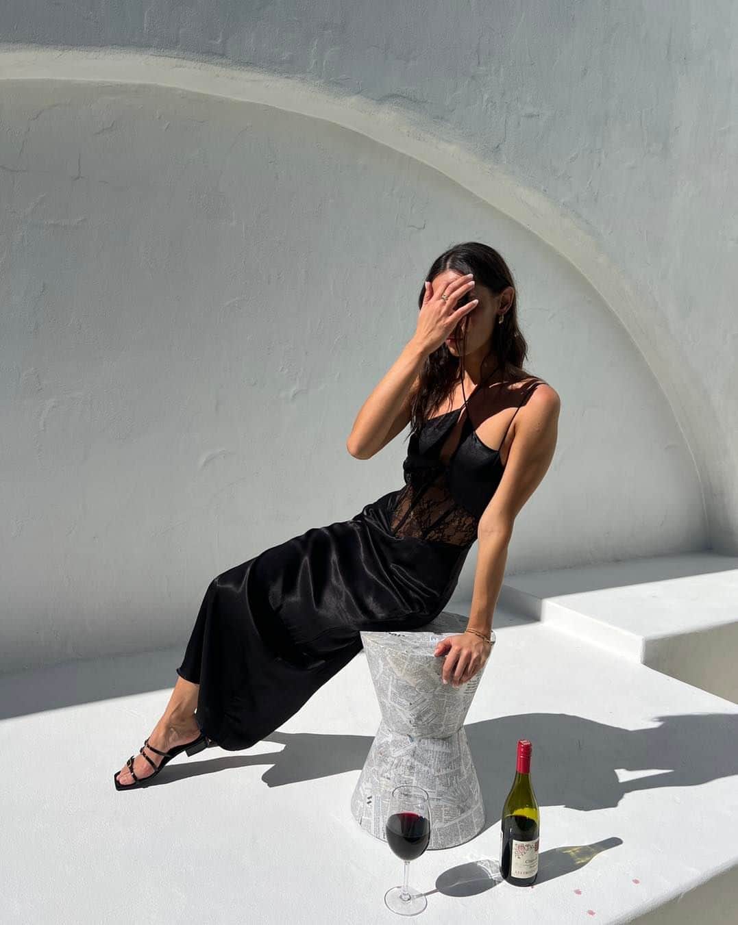 SABO SKIRTさんのインスタグラム写真 - (SABO SKIRTInstagram)「Wine night 🍷 with our Teyah Midi Dress - Black #sabo」6月24日 23時00分 - saboskirt