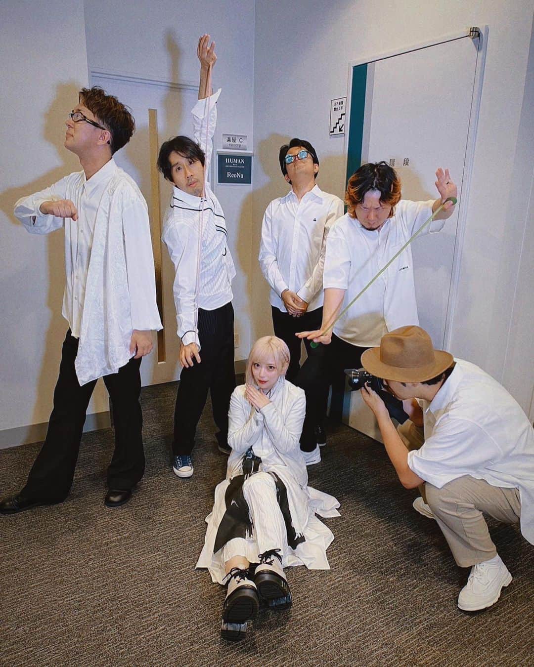 ReoNaのインスタグラム：「「ReoNa ONE-MAN Concert Tour 2023 “HUMAN”」@札幌 道新ホール 無事終演…❄️  やっと晴れた北海道…！ バンドの歪んだ圧と、熱気に乗って。 今日しかない時間、楽しんでもらえましたか？ ありがとうございました…🍙  Manipulator 篠﨑恭一 Band master&Keyboard 荒幡亮平 Bass 二村学 Guitar&camera 山口隆志 Drums 佐治 宣英  Shadow Dancers あなた  #HUMAN_Tour」