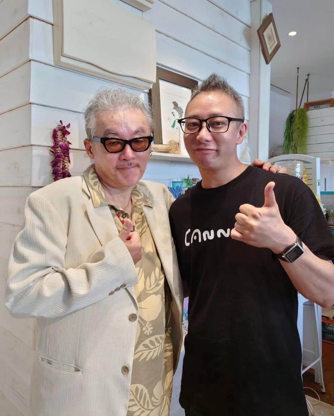 田代まさしさんのインスタグラム写真 - (田代まさしInstagram)「今日、浦安のBIG SMILEというカフェのライブに あのいしだ壱成くんが観に来てくれました。 「昔通りのキレがあって、とても楽しかった」と言ってもらえてとても嬉しかったです。 ちなみに壱成くんのズボンをめくってみたら、靴下履いてましたw 息子は素足じゃないんかーい（笑）  #bigsmilecafe #いしだ壱成　#everybodylovesalover #heysisters #feat.marcy #田代まさし　#マーシー」6月24日 22時58分 - marcys.official