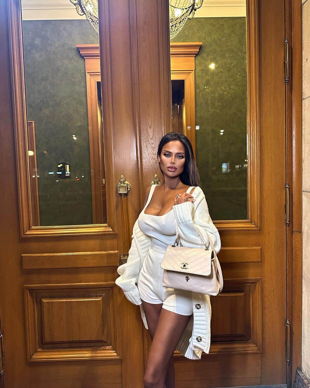 Nita Kuzminaのインスタグラム：「Total look @sodamoda.ru ♥」