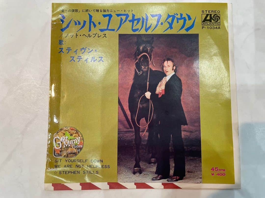 深町健二郎さんのインスタグラム写真 - (深町健二郎Instagram)「Got Many Tunes 24.June 2023🎶  今夜はカンニング竹山君を生ゲストで迎えて、さらに絢香とSUPER BEAVERからコメントもあり、盛りだくさんな展開でした。  Fukamachi Tunesは、父の日に娘からもらったMix CDから、イギリスはバーミンガム出身のReuben Jamesとコロンビア出身のKali Uchisとベネズエラ出身のmayeという3人のS.S.W.を紹介！  Dig Dig Recordsは、松尾ミッドナイトさんが'71箱をオープン！  アレサバージョンもあったんですね！のアシュフォード&シンプソンの"You're All I Need To Get By"からスタート！その後もニール・ヤング〜フラワー・トラベリン・バンドやエリック・バードン&ウォーなど大ネタが続く。  さらにカーペンターズ〜ジェームス・テイラー、そして初耳！デイブ・メイソンとママ・キャスのデュエットまで😳  ホイットニーママのシシィー・ヒューストン〜スティーブン・スティルス〜フリー〜最後はなんとキング・カーティスによる"胸いっぱいの愛を"と洋楽ラッシュでした‼️そんで来週はお休みです💤」6月24日 23時09分 - kenjirofukamachi
