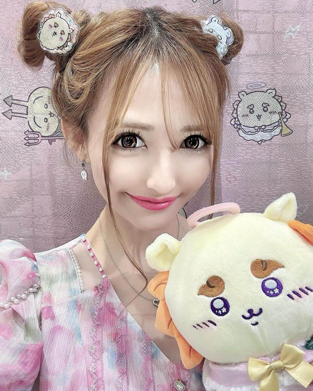 寿リリカさんのインスタグラム写真 - (寿リリカInstagram)「♡ 娘のイチ推し💗シーサー💗 ママもだいすきになった😘💓 ♡ ちいかわ💕てんし♡あくま💕よこはまの期間限定shopいったよん🥰 てんしなシーサーにきゅん🫶💘 ♡ ノベルティのカードはぜんぶちいかわで💓ハンドタオルはぜんぶあくまだったー🥹 ♡ #ちいかわ #ちいかわてんしあくま #てんしあくま #ちいかわ横浜 #ちい活 #ちいかわグッズ #ちいかわ好きな人と繋がりたい #ちいかわマーケット #ちいかわぬいぐるみ #ちいかわ限定ショップ #ららぽーと横浜 #推し活グッズ #推し活」6月24日 23時06分 - ririkakotobuki