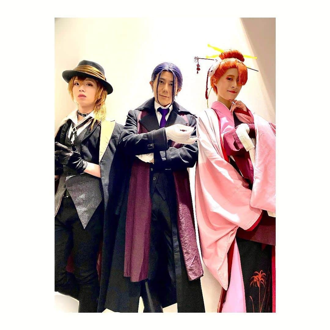 のインスタグラム：「舞台【文豪ストレイドッグス 共喰い】 東京公演３日目ありがとうございました🌸  客席いっぱいのお客様。本当に幸せな空間で迷い犬達は楽しく苦しく己の人生を生きています。 明日も2公演。ヨコハマでお待ちしております🍁  MORI Corporation ポートマフィア 首領、幹部」
