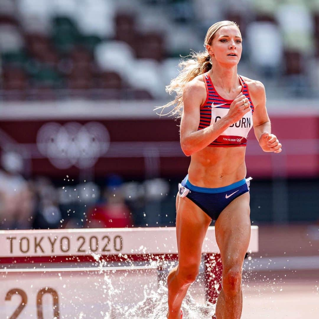 エマ・コバーンさんのインスタグラム写真 - (エマ・コバーンInstagram)「Happy ((belated)) Olympic Day! Standing on the starting line at my first Olympics when I was 21 years old, I remember being so proud to represent my country and remember being incredibly calm and grounded. It was like my body and mind knew I was meant to be there, and meant to do it again and again. Competing in London, Rio, Tokyo…3 Olympics later and I’m still training towards getting that feeling a 4th time. I’m always grateful for everyone who helps me get to that line 😊 #olympics #olympicday #teamusa #usa」6月24日 23時33分 - emmacoburn