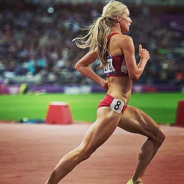 エマ・コバーンさんのインスタグラム写真 - (エマ・コバーンInstagram)「Happy ((belated)) Olympic Day! Standing on the starting line at my first Olympics when I was 21 years old, I remember being so proud to represent my country and remember being incredibly calm and grounded. It was like my body and mind knew I was meant to be there, and meant to do it again and again. Competing in London, Rio, Tokyo…3 Olympics later and I’m still training towards getting that feeling a 4th time. I’m always grateful for everyone who helps me get to that line 😊 #olympics #olympicday #teamusa #usa」6月24日 23時33分 - emmacoburn