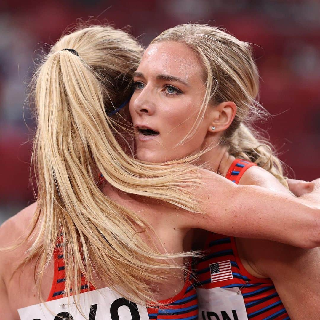 エマ・コバーンさんのインスタグラム写真 - (エマ・コバーンInstagram)「Happy ((belated)) Olympic Day! Standing on the starting line at my first Olympics when I was 21 years old, I remember being so proud to represent my country and remember being incredibly calm and grounded. It was like my body and mind knew I was meant to be there, and meant to do it again and again. Competing in London, Rio, Tokyo…3 Olympics later and I’m still training towards getting that feeling a 4th time. I’m always grateful for everyone who helps me get to that line 😊 #olympics #olympicday #teamusa #usa」6月24日 23時33分 - emmacoburn