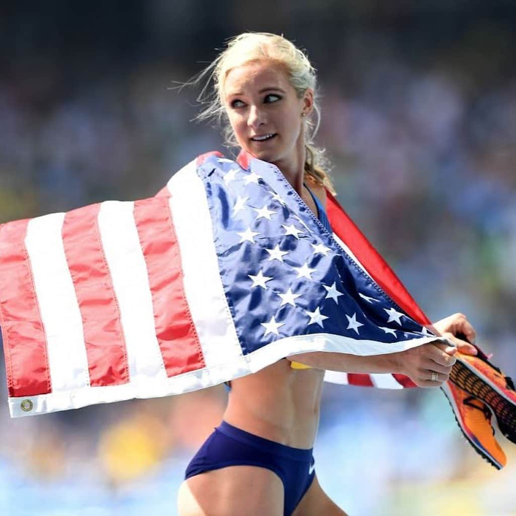 エマ・コバーンのインスタグラム：「Happy ((belated)) Olympic Day! Standing on the starting line at my first Olympics when I was 21 years old, I remember being so proud to represent my country and remember being incredibly calm and grounded. It was like my body and mind knew I was meant to be there, and meant to do it again and again. Competing in London, Rio, Tokyo…3 Olympics later and I’m still training towards getting that feeling a 4th time. I’m always grateful for everyone who helps me get to that line 😊 #olympics #olympicday #teamusa #usa」