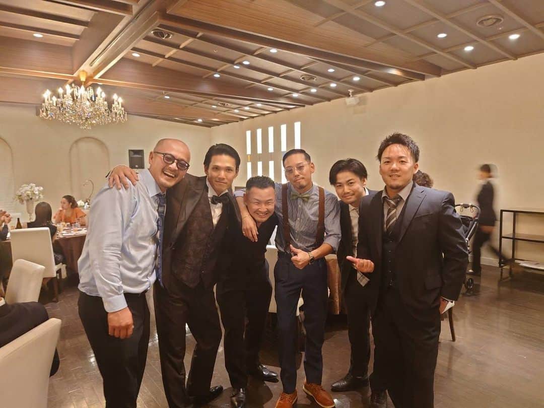 のインスタグラム：「WEDY夫妻おめでとう💍🎉 最高の1日でした☺️4枚目は12,3年前（笑）」