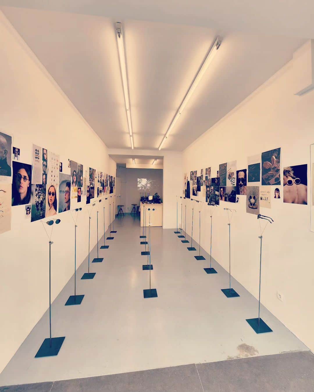 のインスタグラム：「A rare overview, quintessentially representative of #RIGARDS's prolific oeuvre and unfaltering artistic vision. #MadeInRIGARDS, a very special exhibition in tandem with our new season presentation at #ParisFashionWeek, is now open.  Gallery visits are by appointment, we look forward to welcoming you.  • WHEN: Now until Jun 26, 2023 (Daily 9:30am-7pm)  • WHERE: 47 rue de Montmorency, 75003 Paris • info@rigards.com / DM IG @rigards  http://tiny.cc/ysh7vz  #NatureFirst #PFW #HandmadeForYourFace #NatureDerived #NaturalMaterials #NoToCopycats #MadScientist #TimeMachine #Patina #RIGARDSPatina #PATINAbyRIGARDS #Copper #SterlingSilver #AluminumMagnesium #Titanium #Horn #Stone #Wood #Steel #LacquerArt #SunglassClip #NaturalEyewear #SustainableEyewear」