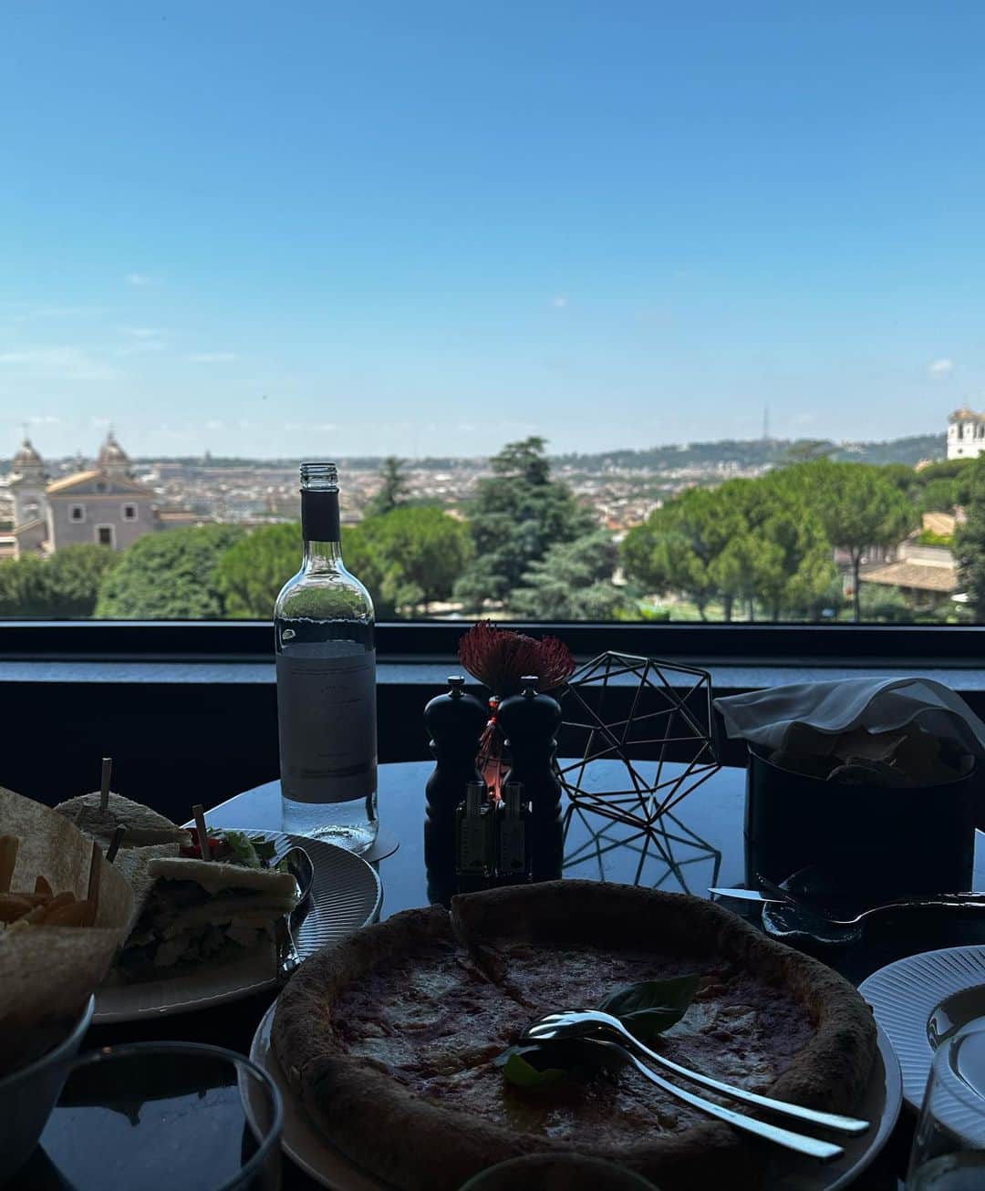 カロリーネ・セリコさんのインスタグラム写真 - (カロリーネ・セリコInstagram)「La Bella Roma | primo giorno 🍝+🍷=🇮🇹 #CaCelicoViagem」6月24日 23時37分 - cacelico
