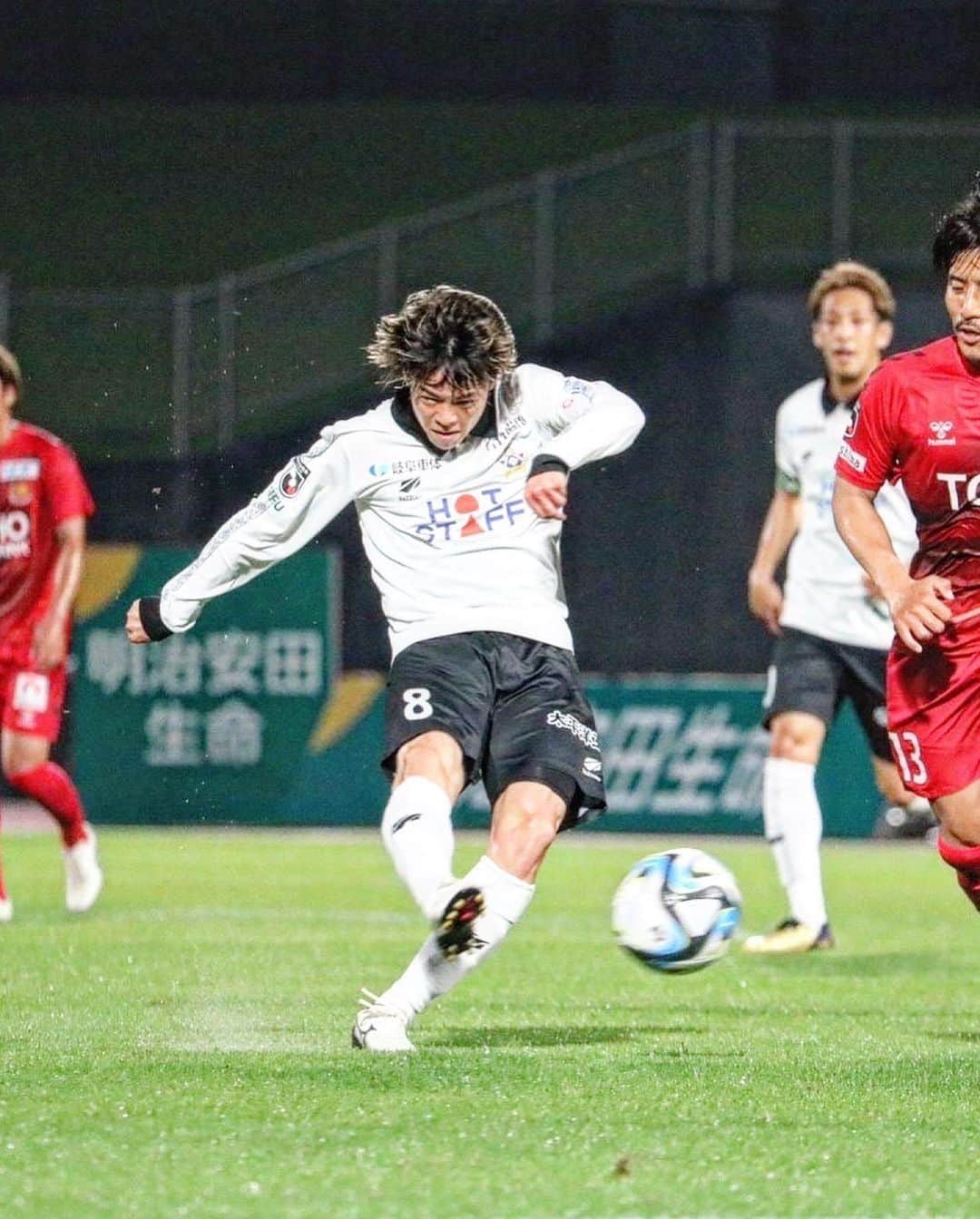 ＦＣ岐阜さんのインスタグラム写真 - (ＦＣ岐阜Instagram)「. MATCH PHOTO📸 vs 福島ユナイテッドFC  #fcgifu #FC岐阜 #MOVEYOURHEART #村田透馬 #窪田稜 #松本歩夢 #庄司悦大 #生地慶充 #川上竜 #茂木秀 #ンドカチャールス #藤谷匠 #浮田健誠」6月24日 23時55分 - fcgifu