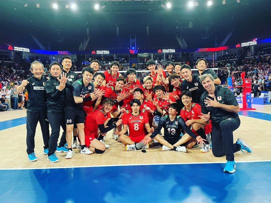 山内晶大のインスタグラム：「. . .  VNL 2023 France round 🇦🇷🇯🇵 8勝目🫰 . . . #龍神nippon  #Japan #Argentine」