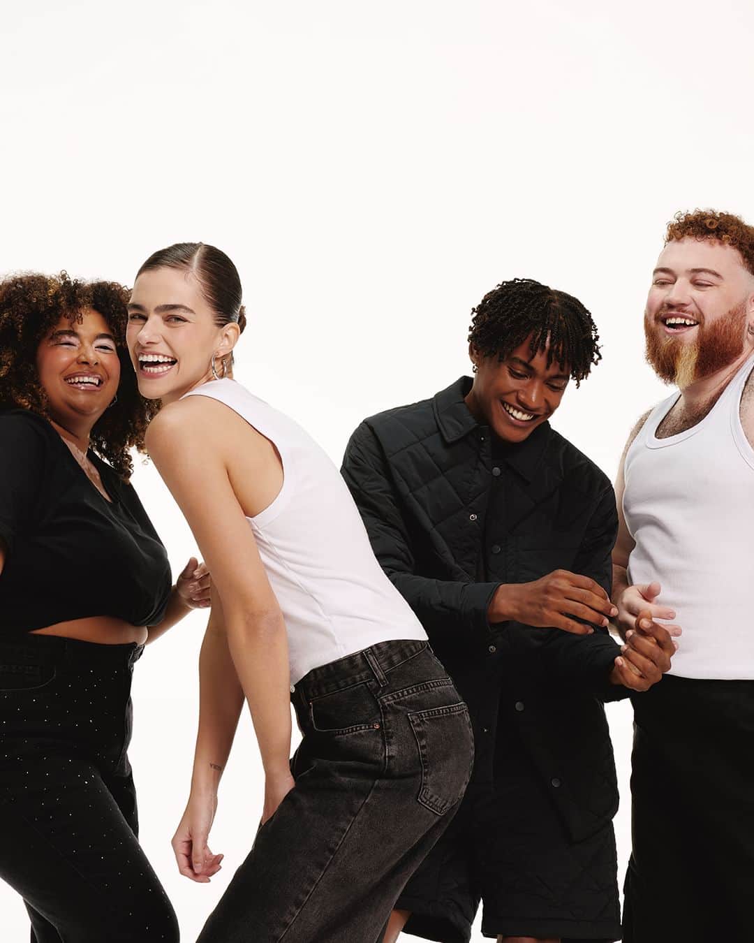 ロジャス・レナーのインスタグラム：「#OrgulhoDeSerTodosOsEstilos é sobre respeitar pluralidades! 🧡🏳️‍🌈 Aqui, o debate sobre inclusão e diversidade vai além do #MêsDoOrgulho. Passe para o lado e confira as nossas ações que colaboram com a construção de uma moda e uma sociedade mais inclusiva.」