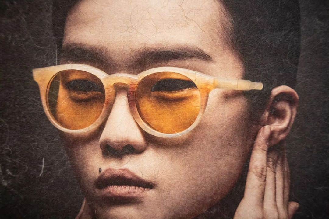 のインスタグラム：「A rare overview, quintessentially representative of #RIGARDS's prolific oeuvre and unfaltering artistic vision. #MadeInRIGARDS, a very special exhibition in tandem with our new season presentation at #ParisFashionWeek, is now open.  Gallery visits are by appointment, we look forward to welcoming you.  • WHEN: Now until Jun 26, 2023 (Daily 9:30am-7pm)  • WHERE: 47 rue de Montmorency, 75003 Paris • info@rigards.com / DM IG @rigards  http://tiny.cc/ysh7vz  #NatureFirst #PFW #HandmadeForYourFace #NatureDerived #NaturalMaterials #NoToCopycats #MadScientist #TimeMachine #Patina #RIGARDSPatina #PATINAbyRIGARDS #Copper #SterlingSilver #AluminumMagnesium #Titanium #Horn #Stone #Wood #Steel #LacquerArt #SunglassClip #NaturalEyewear #SustainableEyewear」