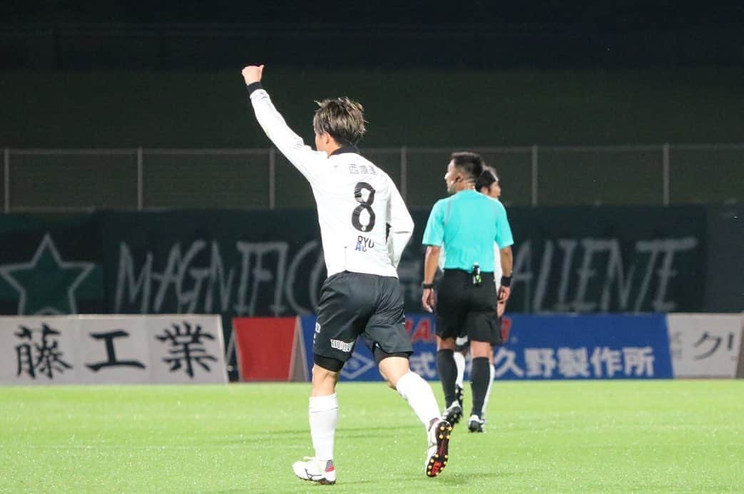 ＦＣ岐阜さんのインスタグラム写真 - (ＦＣ岐阜Instagram)「. MATCH PHOTO📸 vs 福島ユナイテッドFC  #fcgifu #FC岐阜 #MOVEYOURHEART」6月25日 0時19分 - fcgifu