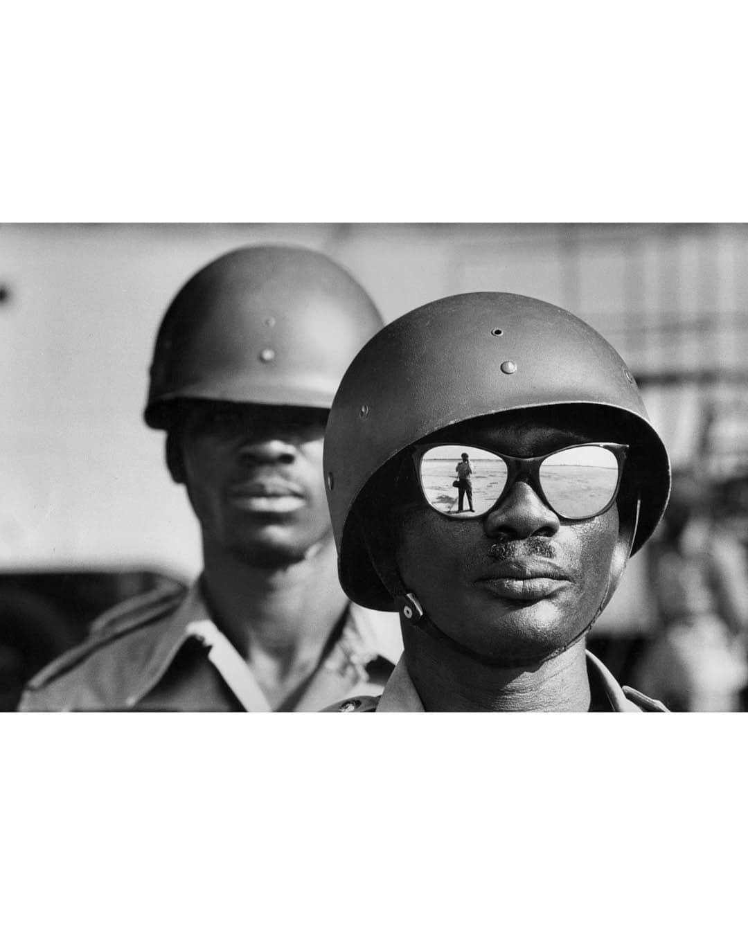 Magnum Photosさんのインスタグラム写真 - (Magnum PhotosInstagram)「100 Years of Marc Riboud 📸⁠ ⁠ Today, June 24, marks one hundred years since the birth of French photographer Marc Riboud, who was invited by Henri Cartier-Bresson and Robert Capa to join Magnum Photos after his photograph of a painter on the Eiffel Tower appeared in Life Magazine in 1953. ⁠ ⁠ “I have always been more sensitive to the beauty of the world than to its violence and monsters. My obsession has been with photographing life at its most intense, as intensely as possible,” Riboud wrote in the essay “Pleasures of the Eye” (2000).⁠ ⁠ In Riboud's photographs, the people, their daily struggles and resilience take center stage – a lasting testament to his singular, empathetic view of the world. ⁠ ⁠ 🔗 At the link in bio, we celebrate the life and work of the French photographer. ⁠ ⁠ PHOTOS (left to right):⁠ ⁠ (1) Zazou, the Eiffel tower's painter. Paris. France. 1953. ⁠ ⁠ (2) Self-portrait. Leopoldville airport. Congo. 1961.⁠ ⁠ (3) An American young girl, Jan Rose Kasmir, confronts the American National Guard outside the Pentagon during the 1967 anti-Vietnam march. This march helped to turn public opinion against the US war in Vietnam. Washington DC. USA. 1967. ⁠ ⁠ (4) The Great Wall. Hebei Province. China. 1971.⁠ ⁠ (5) Moscow. USSR. 1960.⁠ ⁠ (6) A tribal munitions factory near Kohat Pass on Afghanistan's lawless border with Pakistan. Afghanistan. 1956.⁠ ⁠ (7) Independence. Algeria. July 2, 1962.⁠ ⁠ (8) Moslem praying towards Mecca at Rub al Khali in the deserts of Saudi Arabia. 1974.⁠ ⁠ (9) After bathing in the Ganges. Bénarès. Uttar Pradesh. India. 1956.⁠ ⁠ (10) American architect Ieoh Ming Pei in the east wing of the National Gallery that he designed. Washington DC. USA. 1978. ⁠ ⁠ © Marc Riboud / Fonds Marc Riboud au MNAAG / Magnum Photos」6月25日 0時20分 - magnumphotos