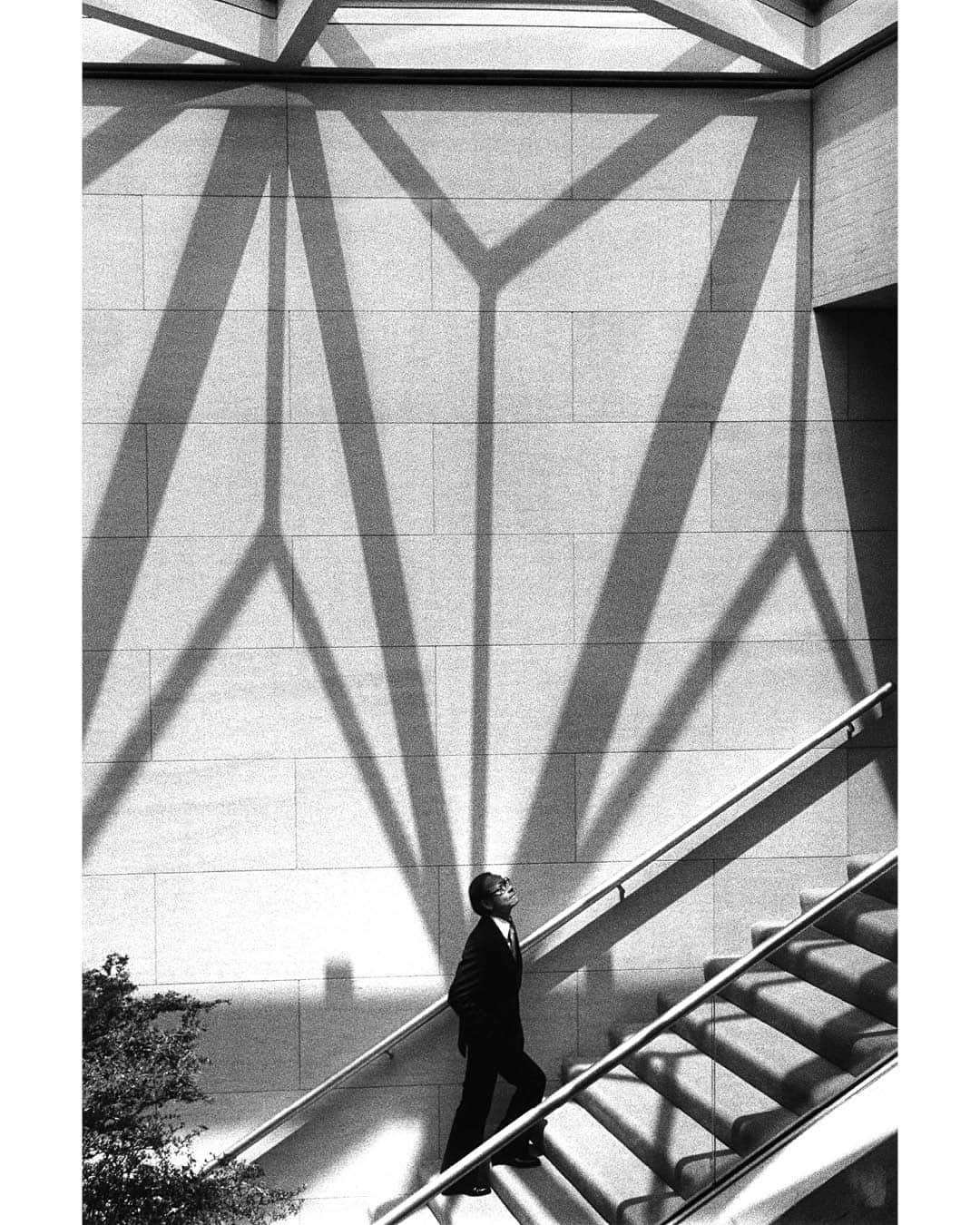 Magnum Photosさんのインスタグラム写真 - (Magnum PhotosInstagram)「100 Years of Marc Riboud 📸⁠ ⁠ Today, June 24, marks one hundred years since the birth of French photographer Marc Riboud, who was invited by Henri Cartier-Bresson and Robert Capa to join Magnum Photos after his photograph of a painter on the Eiffel Tower appeared in Life Magazine in 1953. ⁠ ⁠ “I have always been more sensitive to the beauty of the world than to its violence and monsters. My obsession has been with photographing life at its most intense, as intensely as possible,” Riboud wrote in the essay “Pleasures of the Eye” (2000).⁠ ⁠ In Riboud's photographs, the people, their daily struggles and resilience take center stage – a lasting testament to his singular, empathetic view of the world. ⁠ ⁠ 🔗 At the link in bio, we celebrate the life and work of the French photographer. ⁠ ⁠ PHOTOS (left to right):⁠ ⁠ (1) Zazou, the Eiffel tower's painter. Paris. France. 1953. ⁠ ⁠ (2) Self-portrait. Leopoldville airport. Congo. 1961.⁠ ⁠ (3) An American young girl, Jan Rose Kasmir, confronts the American National Guard outside the Pentagon during the 1967 anti-Vietnam march. This march helped to turn public opinion against the US war in Vietnam. Washington DC. USA. 1967. ⁠ ⁠ (4) The Great Wall. Hebei Province. China. 1971.⁠ ⁠ (5) Moscow. USSR. 1960.⁠ ⁠ (6) A tribal munitions factory near Kohat Pass on Afghanistan's lawless border with Pakistan. Afghanistan. 1956.⁠ ⁠ (7) Independence. Algeria. July 2, 1962.⁠ ⁠ (8) Moslem praying towards Mecca at Rub al Khali in the deserts of Saudi Arabia. 1974.⁠ ⁠ (9) After bathing in the Ganges. Bénarès. Uttar Pradesh. India. 1956.⁠ ⁠ (10) American architect Ieoh Ming Pei in the east wing of the National Gallery that he designed. Washington DC. USA. 1978. ⁠ ⁠ © Marc Riboud / Fonds Marc Riboud au MNAAG / Magnum Photos」6月25日 0時20分 - magnumphotos