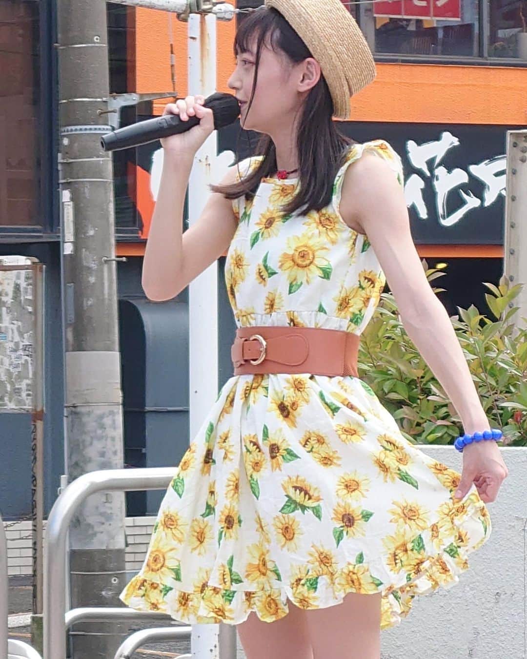 松山あおいのインスタグラム：「6/25(日)はイオン海老名の太陽の広場で観覧無料イベント☀️  🎤出演 ①14:20〜14:50 ②16:20〜16:50  💿物販 出演後各60分  松山あおいのライブ撮影について ・三脚や台、フラッシュの使用禁止⚠️」