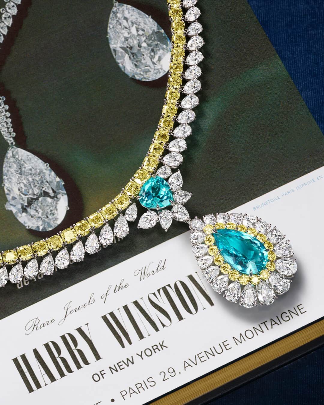 ハリー・ウィンストンのインスタグラム：「In 1953, Mr. Winston purchased a pair of cabochon emerald and diamonds anklets from the Maharaja of Baroda, refashioning them into an exquisite double-strand necklace. A contemporary ode to the original jewel, the Maharani Necklace endlessly captivates with rare Paraiba tourmalines and sparkling yellow and white diamonds. Tap the link in bio to learn more about the Royal Adornments collection. #HarryWinston #WinstonHighJewelry」