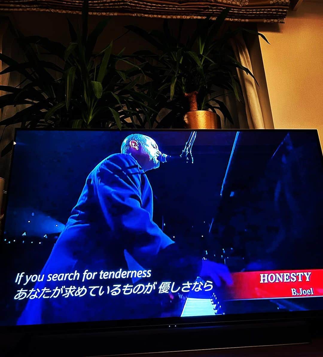 中岡由佳さんのインスタグラム写真 - (中岡由佳Instagram)「❇︎ LOVE MUSIC🎧 「HONESTY」深い歌詞が心に沁みます🌙 歳を重ねてもビリージョエルのヴォーカルは素敵。 #BillyJoel #honesty  #music」6月25日 0時43分 - yuka_nakaoka