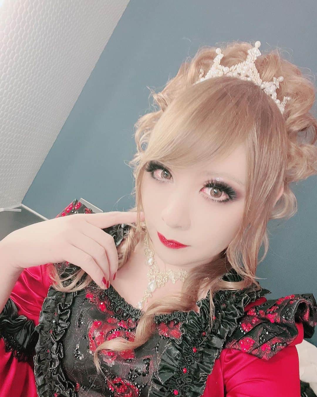 のインスタグラム：「Versailles Live Tour "Varoque" 2023  〜華麗なる様式美の逆鱗〜 渋谷Spotify O-EASTありがとうございました！ #HIZAKI #Versailles」
