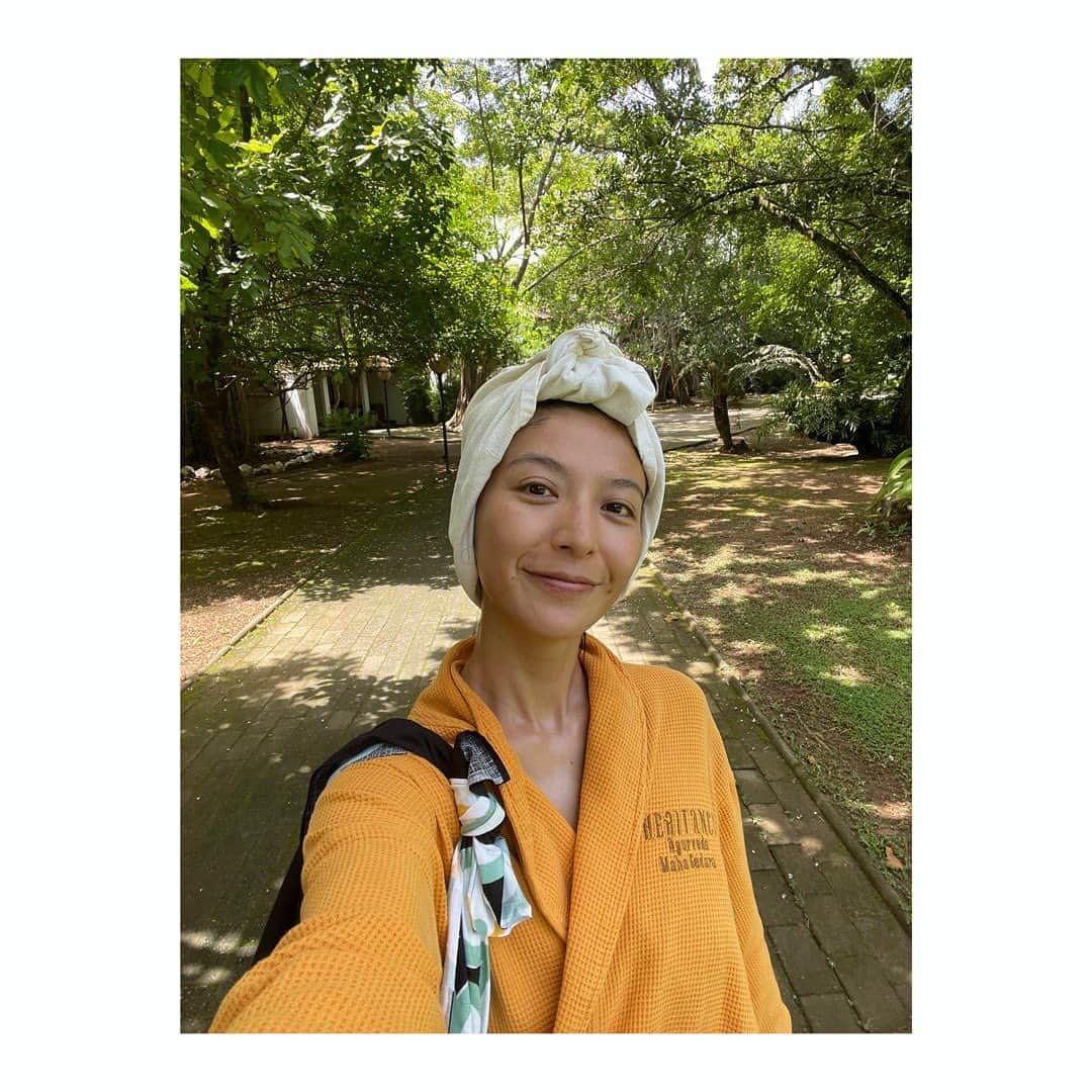 大石参月のインスタグラム：「I'm in sri lanka！！！🇱🇰 初めてのひとり旅に選んだ場所は 初めてのスリランカ🇱🇰 初めてのアーユルヴェーダ💆 控えめに言って、最高です✨  #スリランカ旅  #アーユルヴェーダ #ひとり旅 #大石参月」