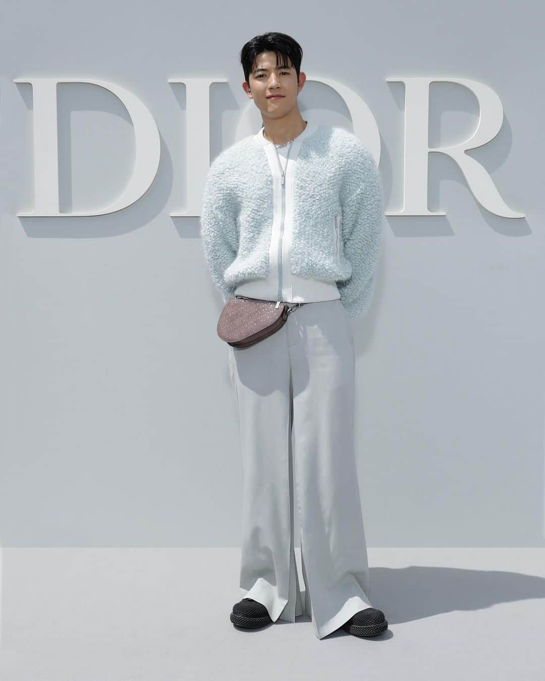 のインスタグラム：「At the #DiorSummer24 show by @MrKimJones in Paris on Friday afternoon, the #StarsinDior lineup included such diverse House friends as actors @Lomon991111 and @AdamDiMarco, musical artist @TaminoAmir, and Formula 1 driver @ZhouGuanyu24.」