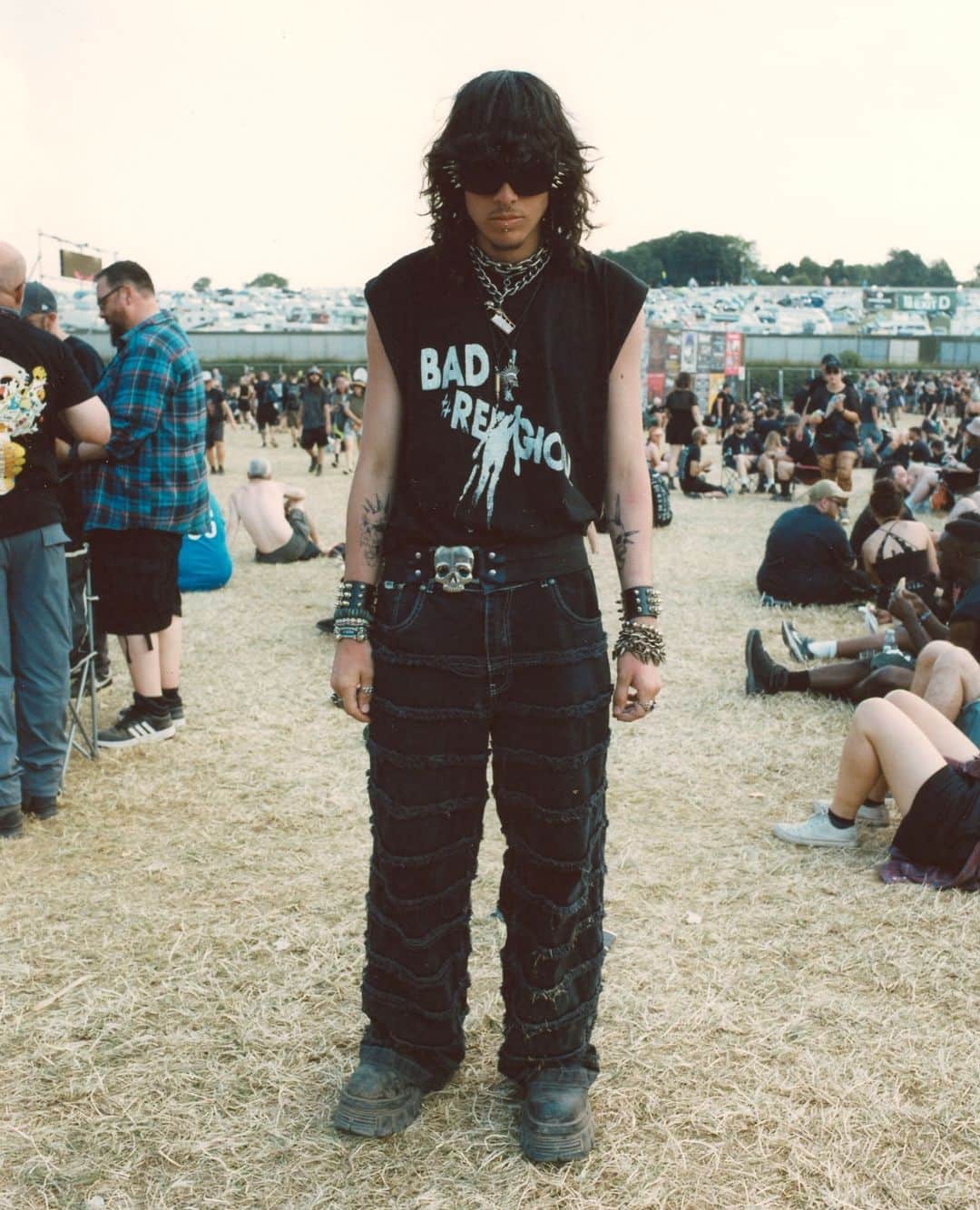 i-Dさんのインスタグラム写真 - (i-DInstagram)「Last weekend, around 100,000 people dressed in black made their way to a field in rural Leicestershire, UK for @downloadfest.⁠ ⁠ It’s a pilgrimage that metalheads and moshers have made for 20 years now, since Download launched in 2003 – and to celebrate the anniversary, the festival added a bonus day to proceedings and booked #Metallica, #BringMeTheHorizon and #Slipknot to headline.⁠ ⁠ Curious to meet some fresh-faced metal fans, we sent photographer @jdyevns along to Donington Park for Slipknot’s headline performance to document a new generation of "maggots".⁠ ⁠ See more at the link in bio.⁠ .⁠ .⁠ .⁠ Text⁠ #StraightUps #DownloadFestival」6月25日 1時01分 - i_d