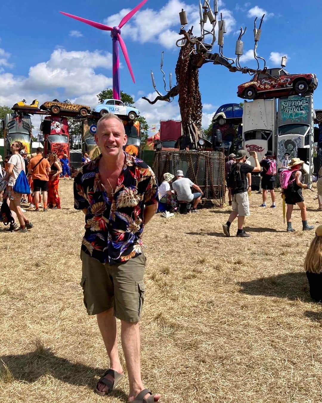 FatboySlimのインスタグラム：「All paths lead to the Park Stage at 23:00, do get there early OR watch it live on @bbciplayer  @glastofest #glastonbury #fatboyslim #carhenge」