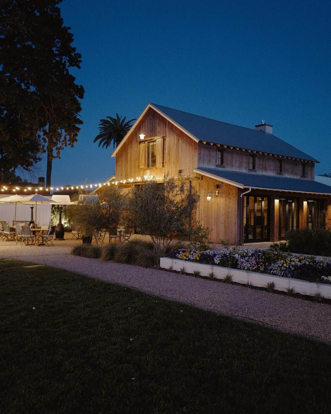 イアン・サマーホルダーさんのインスタグラム写真 - (イアン・サマーホルダーInstagram)「Beautiful days at @matteistavernauberge @aubergeresorts nestled in the lovely California wine country. Brought to life  through the lens of @nikkireed Thank you for building this place.  Places like this are treasures. National treasures. Amazing lyrical landscapes, running around with this crew in search of (and finding) inspiring biodynamic wines. Faces caked in sunblock as my tired pale being rejuvenated in the warm sun shine. I needed this. We all do sometimes. At Mattei’s Tavern you feel history but with subtle modern elegance. I got some quiet time strategizing and reformatting to focus on what is most important. Family, health/wellness, the new film and bourbon all strung together in one long and every-playing melody.   Thank you @aubergeresorts for making this a place of peace, wonder and effortless class as it has been since Felix Mattei built and opened the doors with his wife in 1886 here in the vibrant Santa Ynez Valley. Hopefully I will get to sip some of my @brothersbondbourbon one day soon in this  lovely famous watering hole.  Thank you so very much 💚」6月25日 1時30分 - iansomerhalder