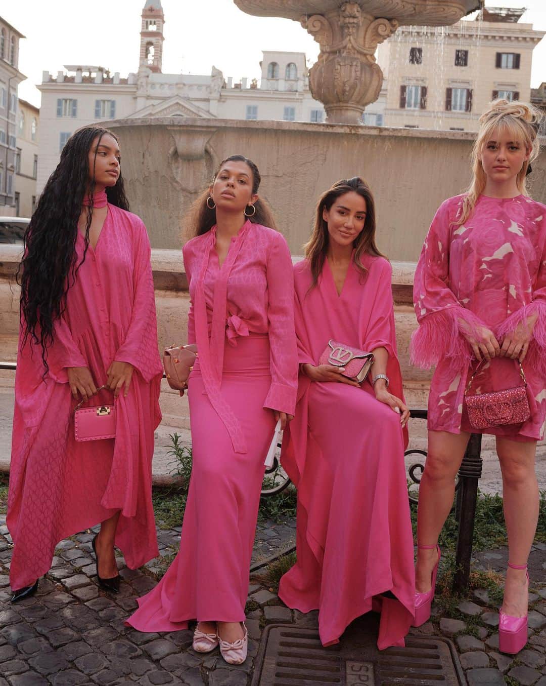 Tamara Kalinicさんのインスタグラム写真 - (Tamara KalinicInstagram)「A night in Rome with @maisonvalentino and @mytheresa.com 💕oh and a bunch of gorgeous girls! #Mytheresa #ValentinoGaravani」6月25日 2時23分 - tamara