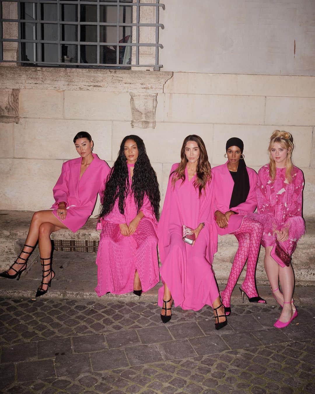 Tamara Kalinicのインスタグラム：「A night in Rome with @maisonvalentino and @mytheresa.com 💕oh and a bunch of gorgeous girls! #Mytheresa #ValentinoGaravani」