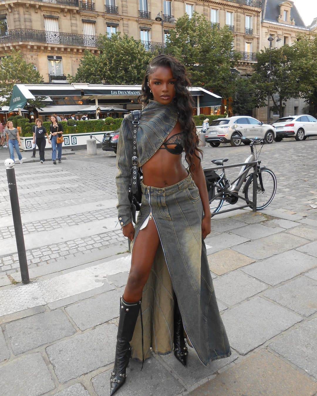レオミー・アンダーソンさんのインスタグラム写真 - (レオミー・アンダーソンInstagram)「Niggas is really in Paris!   Congrats to my babe @winnieharlow on your @highsnobiety cover ❤️」6月25日 2時24分 - leomieanderson