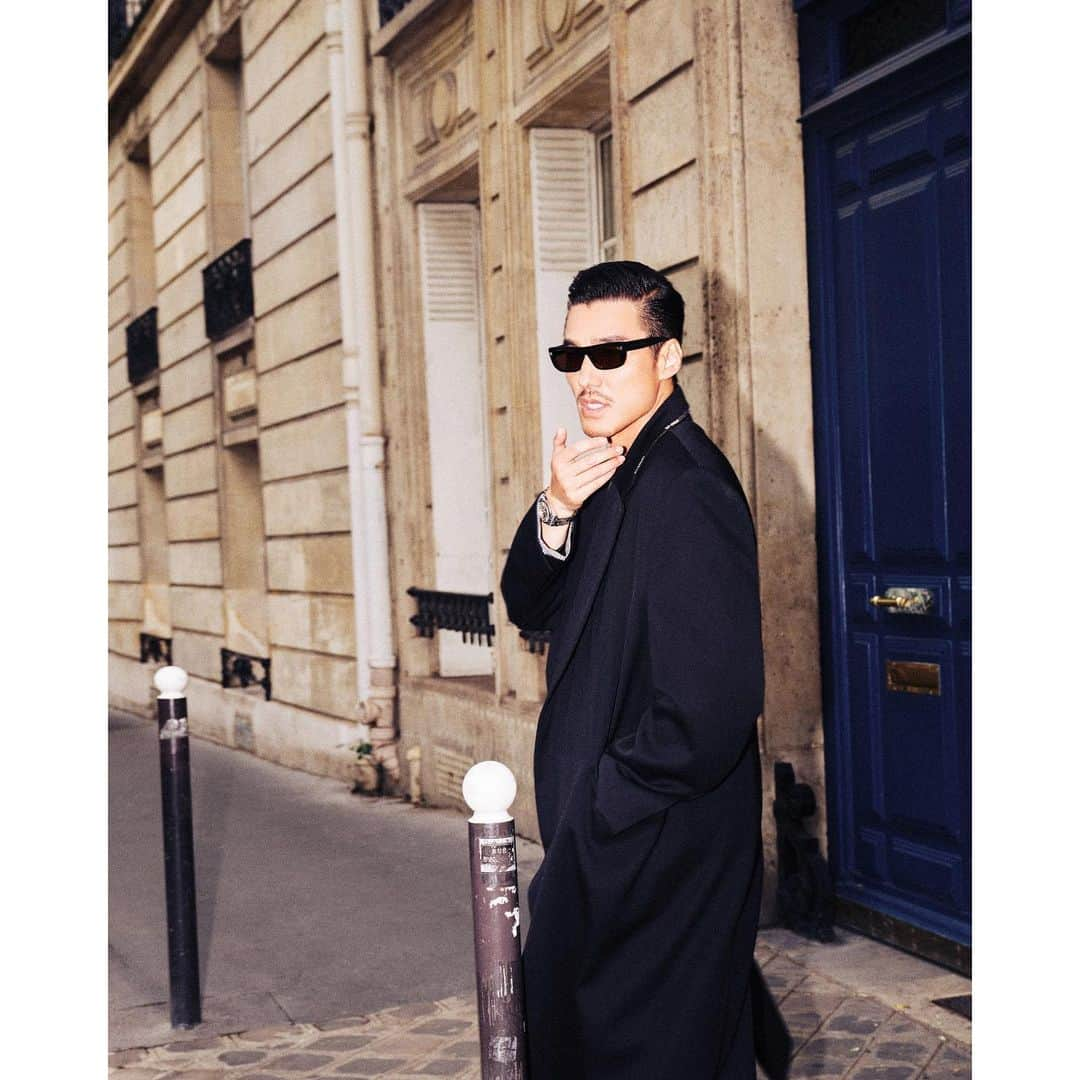 フー・ビンさんのインスタグラム写真 - (フー・ビンInstagram)「Paris is where fashion flows endlessly. @givenchy @york__chang_  巴黎，流动的时尚，永不停歇。   #fashion #model #hubing #胡兵 #givenchy #paris」6月25日 2時44分 - hubing