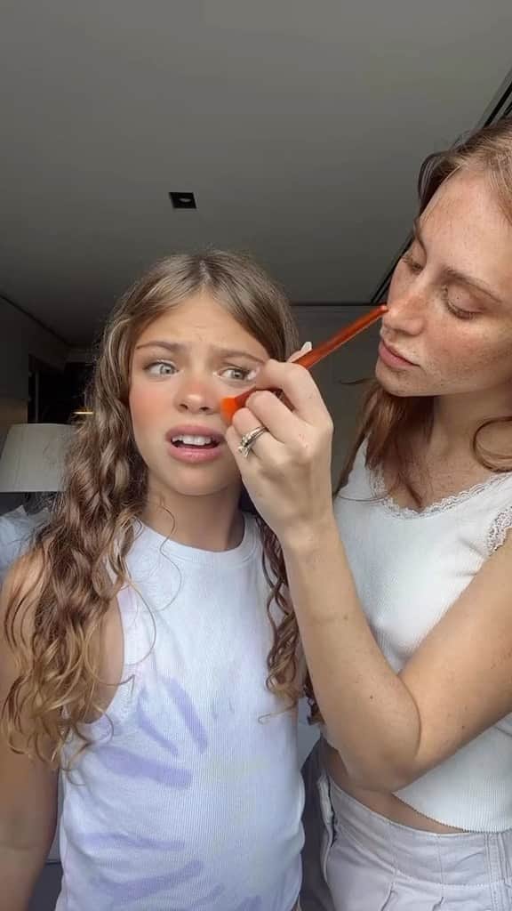 マリ・マリアのインスタグラム：「Delineador gráfico com @marimariamakeup 🤍」