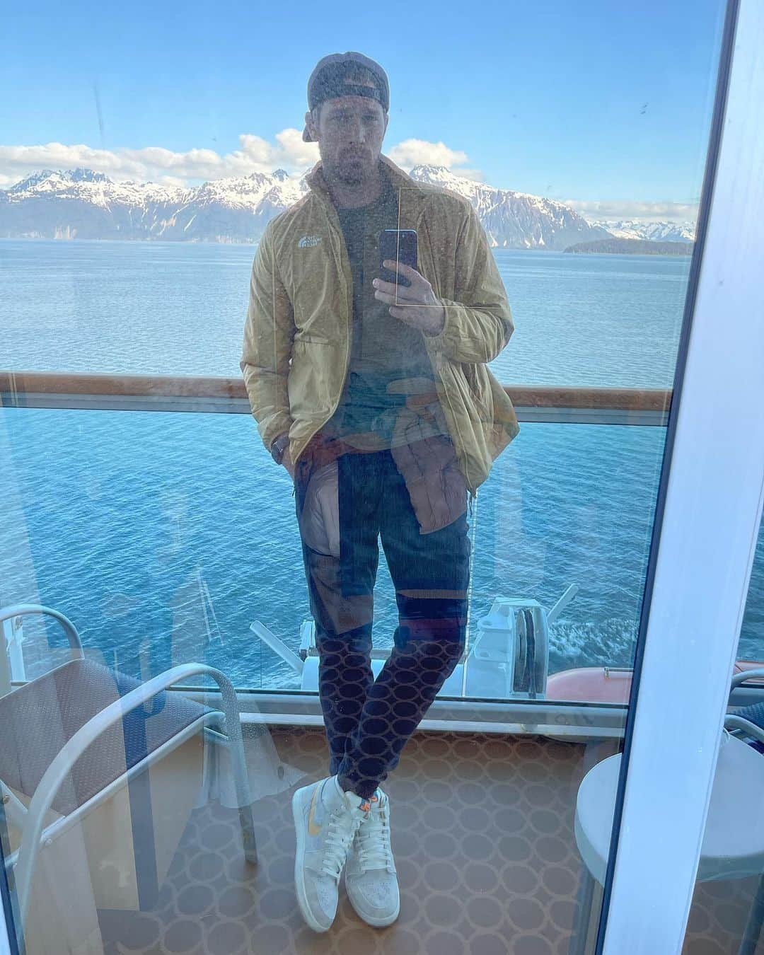 デレック・テラーさんのインスタグラム写真 - (デレック・テラーInstagram)「Just posting my fit checks on the boat. The scenery we passed through was epic. Alaska is a wild place. See if you can spot the bald eagle I’m pointing to in one of the shots.   Also, please excuse the thirst trap」6月25日 2時51分 - derektheler