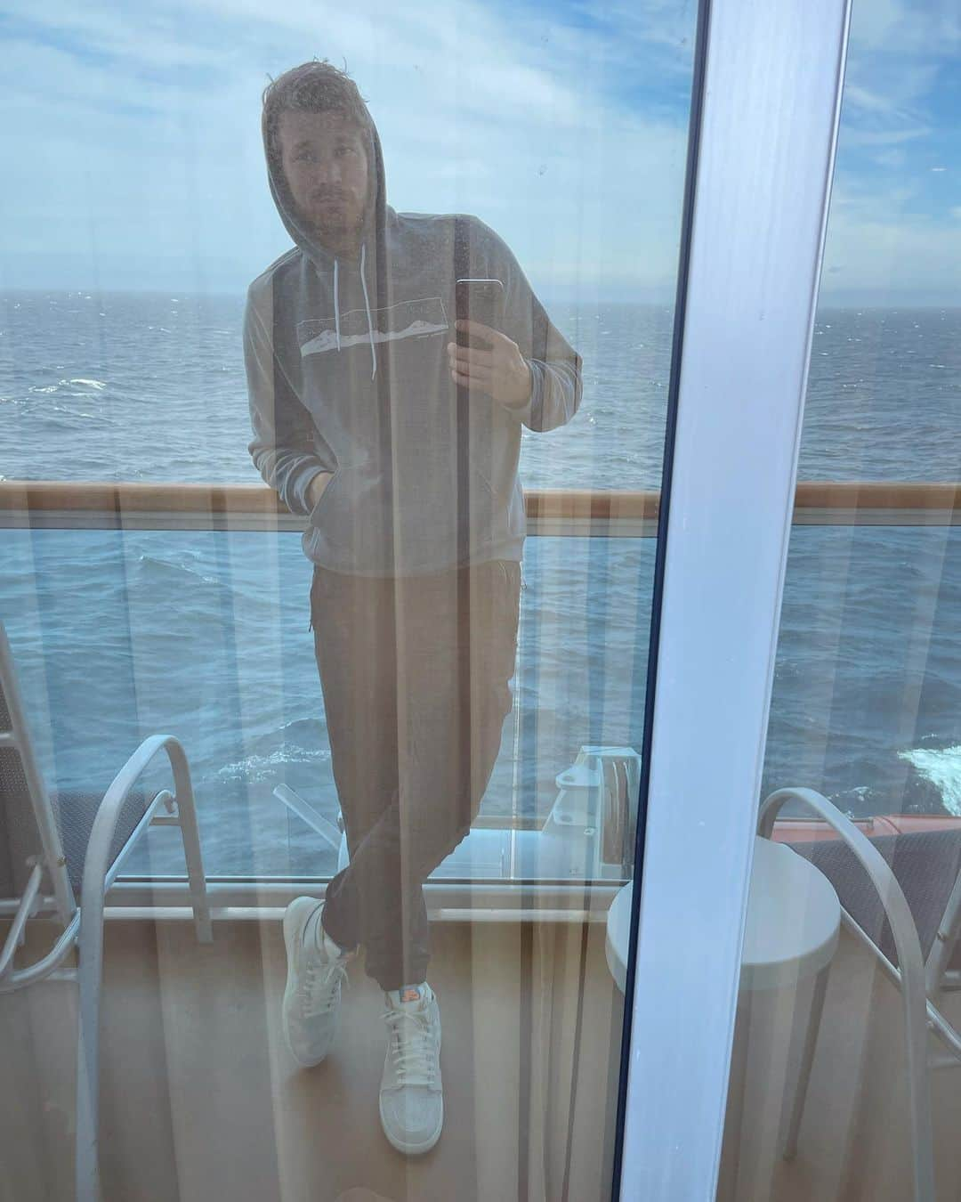 デレック・テラーさんのインスタグラム写真 - (デレック・テラーInstagram)「Just posting my fit checks on the boat. The scenery we passed through was epic. Alaska is a wild place. See if you can spot the bald eagle I’m pointing to in one of the shots.   Also, please excuse the thirst trap」6月25日 2時51分 - derektheler