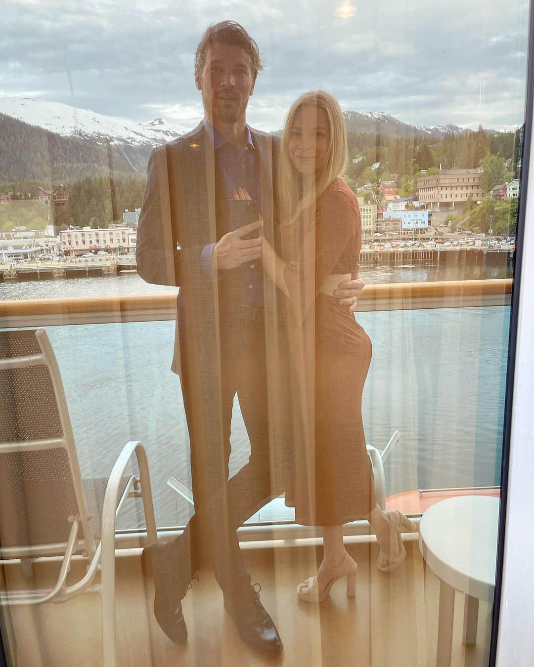 デレック・テラーさんのインスタグラム写真 - (デレック・テラーInstagram)「Just posting my fit checks on the boat. The scenery we passed through was epic. Alaska is a wild place. See if you can spot the bald eagle I’m pointing to in one of the shots.   Also, please excuse the thirst trap」6月25日 2時51分 - derektheler